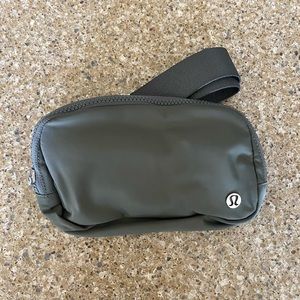 NWT Lululemon Everywhere Belt Bag 1L in Grey Sage